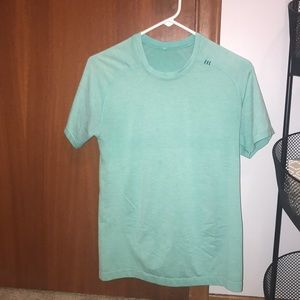 Men’s Lululemon shirt